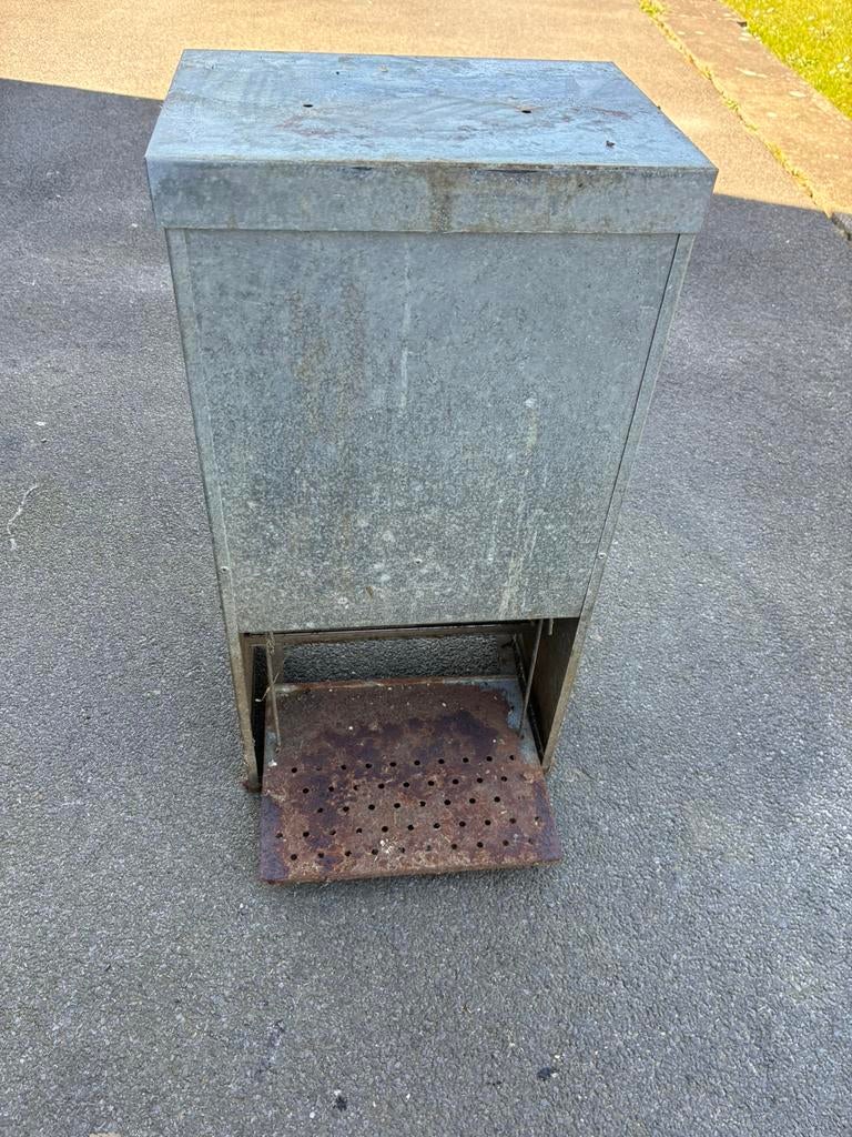 Voederbak kippen, Ophalen, Gebruikt, Drinken en Voederen