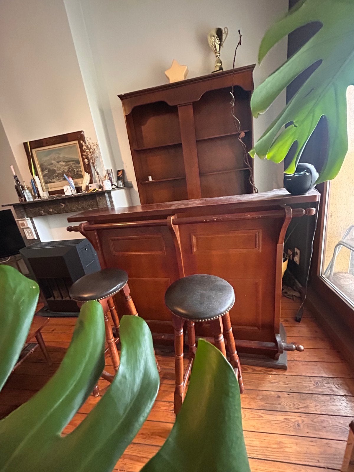 Bar met barkast en stoelen, Enlèvement, Utilisé, Y compris les chaises de bar
