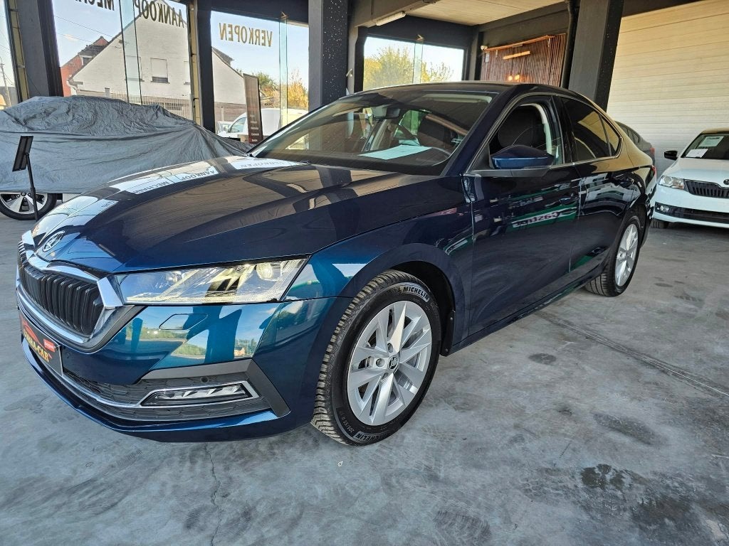 SKODA OCTAVIA, https://public.car-pass.be/vhr/51bd8cbd-8758-495a-8c62-0191b355a445, Cuir et Alcantara, Achat, Euro 6