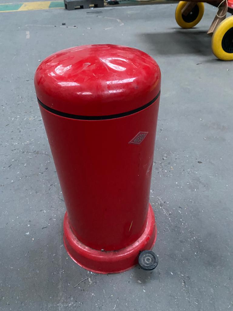 Wesco rode vuilbak vuilnisbak, Ophalen, Zo goed als nieuw