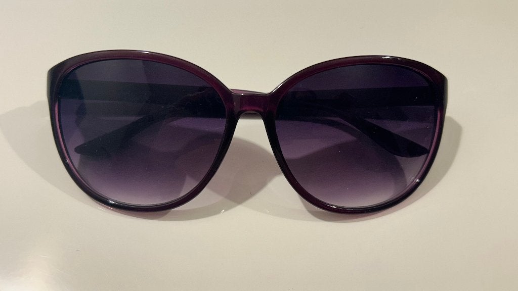 Paarse zonnebril, Bijoux, Sacs & Beauté, Autres marques, Enlèvement ou Envoi, Utilisé, Lunettes de soleil