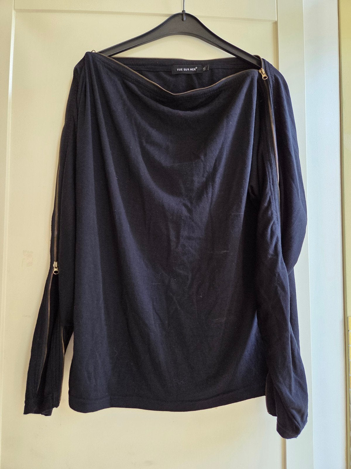 Top longue manches bleu foncé marque Vue sur mer, Vêtements | Femmes, Neuf, Taille 38/40 (M), Enlèvement, Bleu