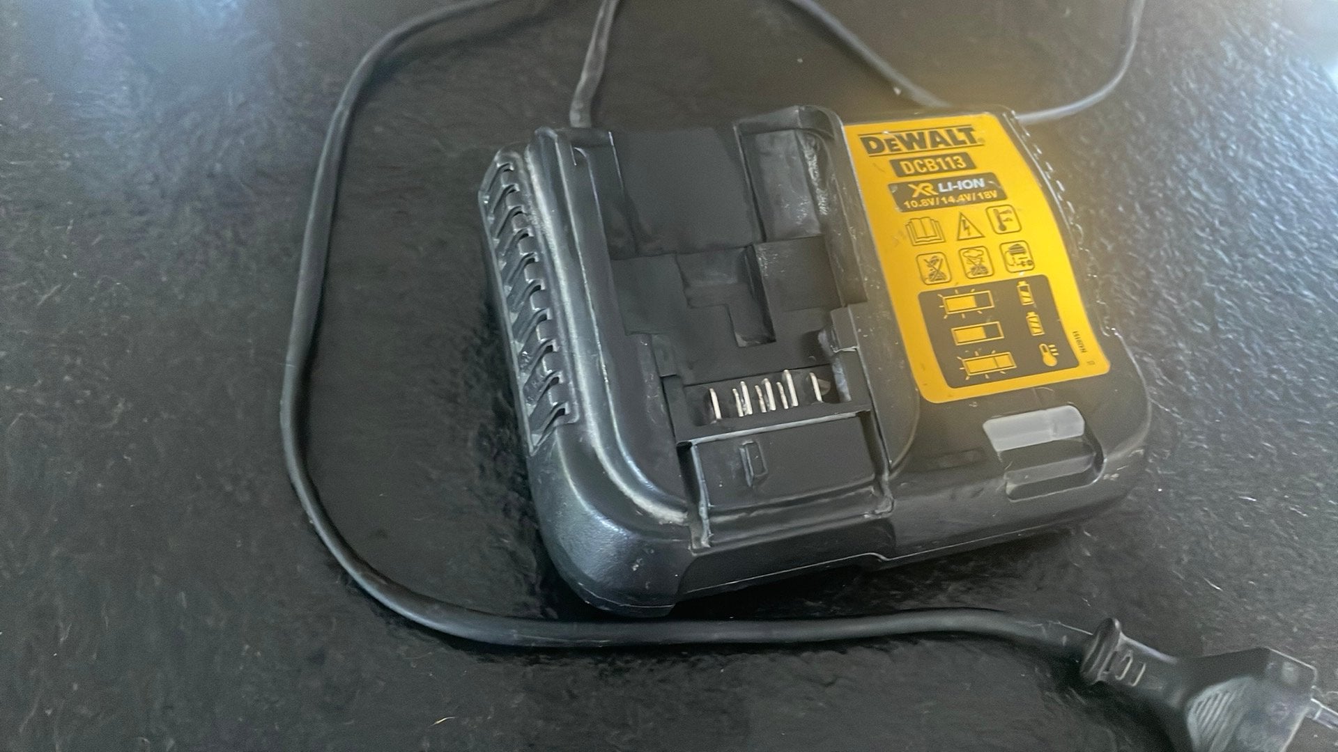 Dewalt DCB113 multilader, Ophalen of Verzenden, Zo goed als nieuw
