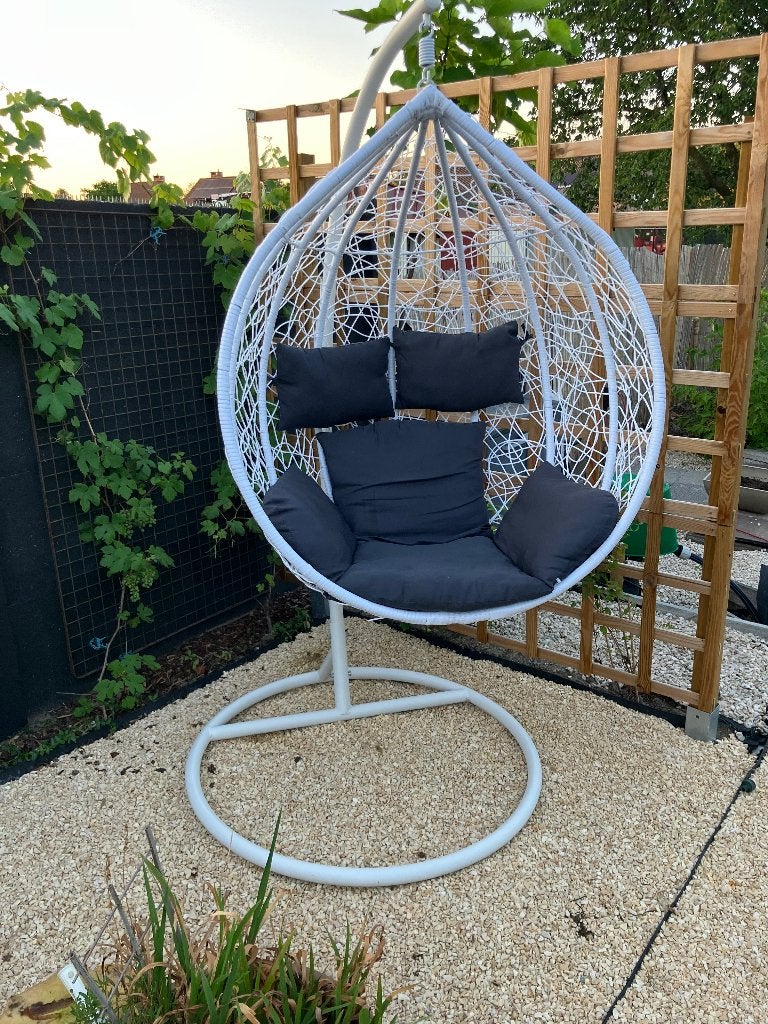 Hangstoel ei-vorm, Tuin en Terras, Tuinstoelen, Ophalen, Zo goed als nieuw