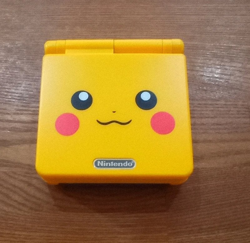 Game Boy Advance SP Pikachu, Games en Spelcomputers, Spelcomputers | Nintendo Game Boy, Ophalen of Verzenden, Zo goed als nieuw