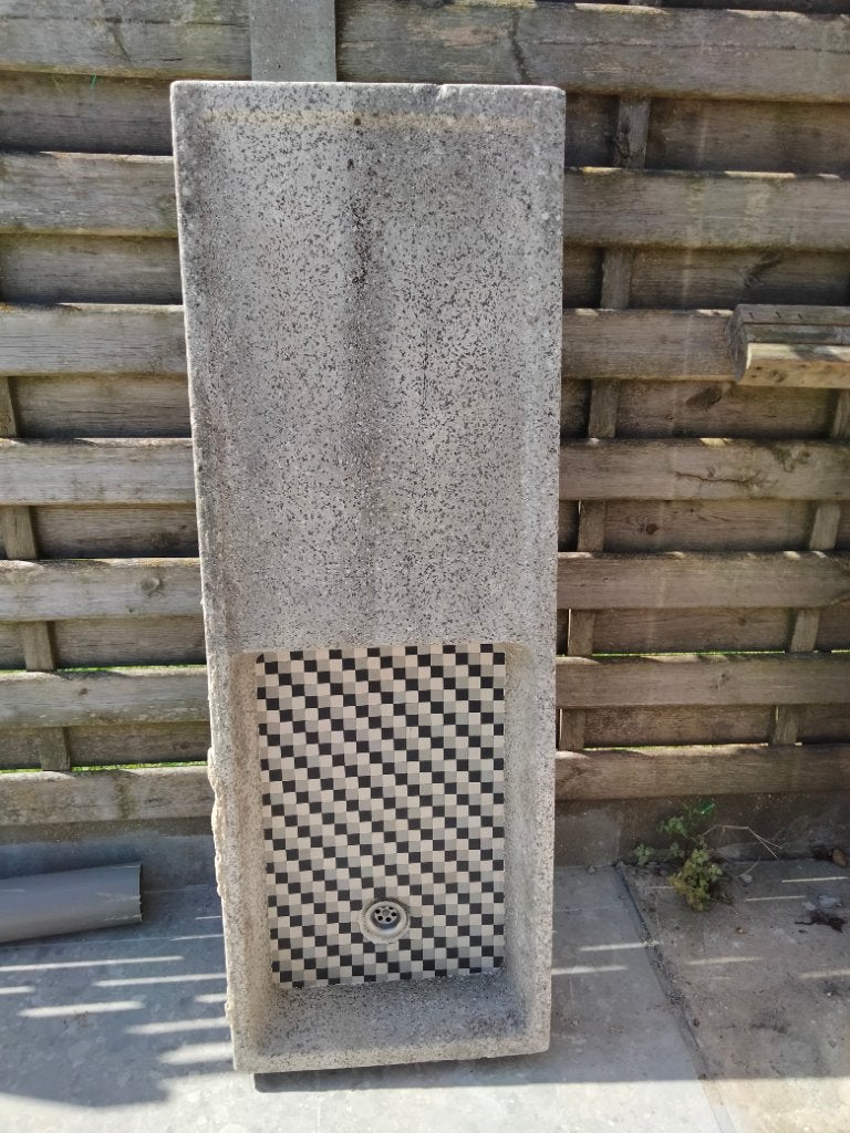 Stenen pompbak, Ophalen