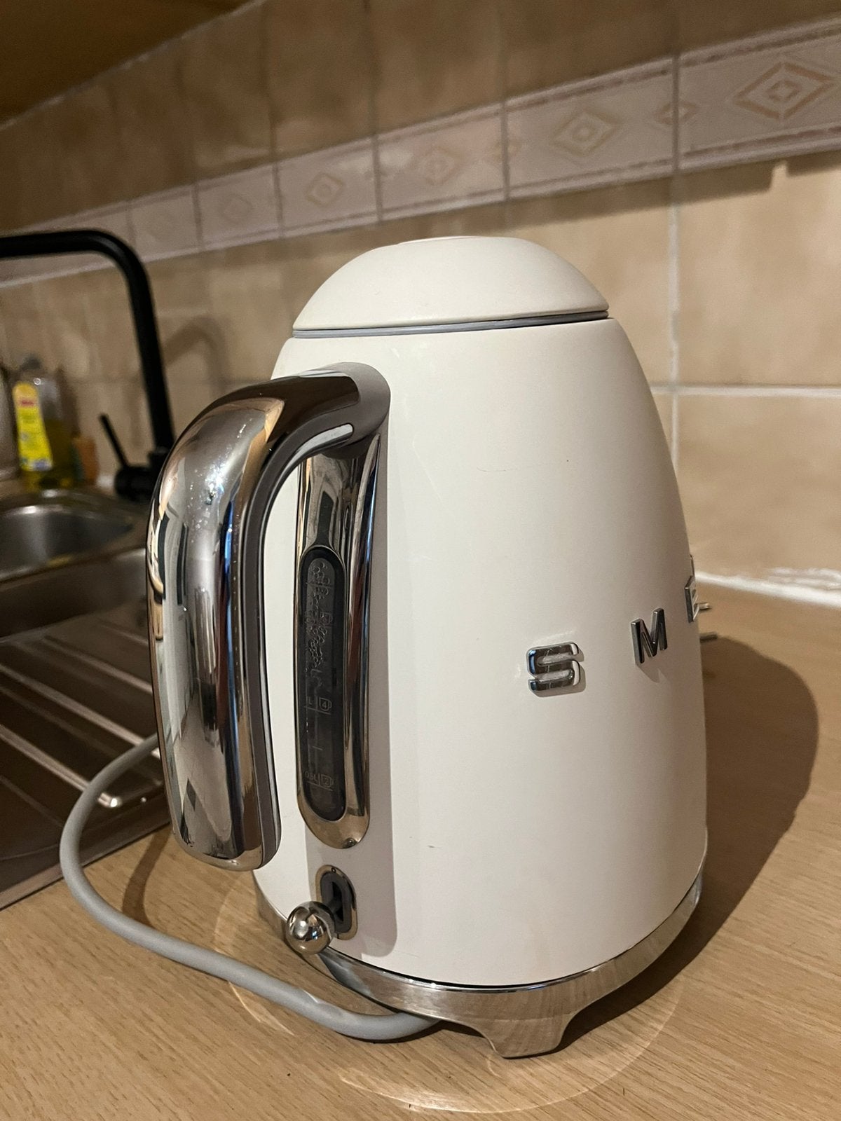 Bouilloire Smeg blanc, 1 à 2 litres, Enlèvement, Comme neuf, Inox
