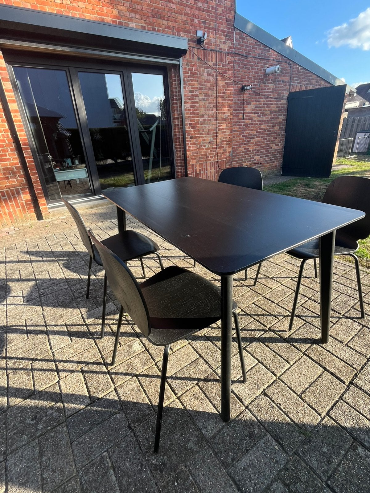 Zwarte tafel met 4 stoelen, Ophalen, Gebruikt