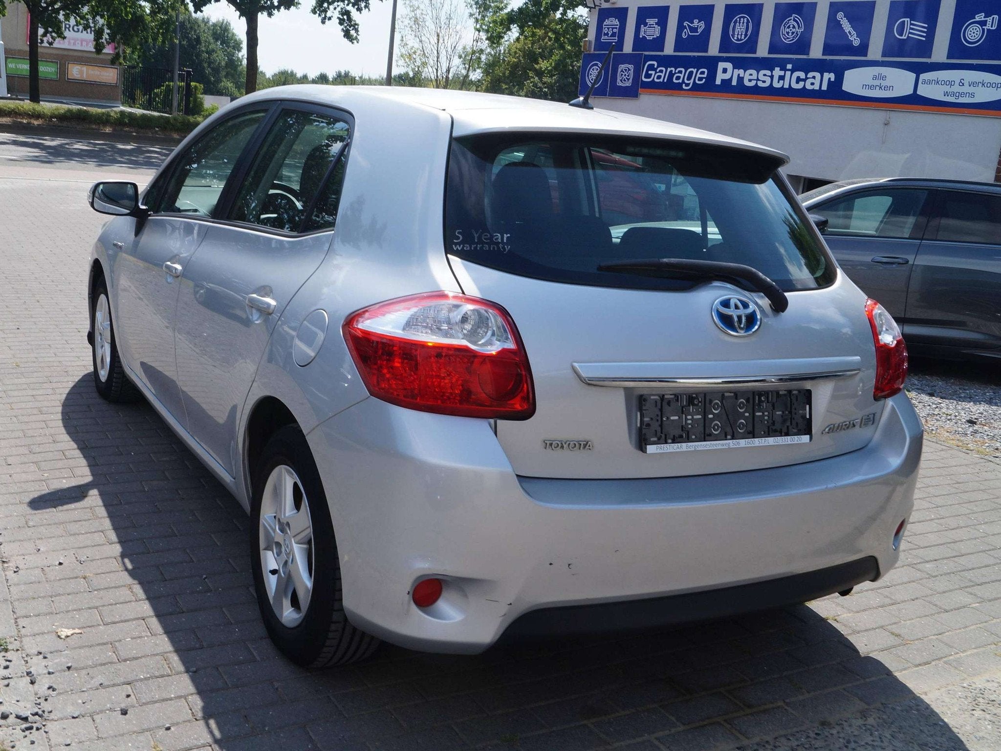 Toyota Auris Auris HEV 1.8i HSD Luna CVT (automatique), Entreprise, Noir, 5 portes, Automatique