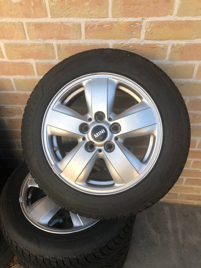 Velgen met winterbanden mini als nieuw, Auto-onderdelen, Ophalen, 15 inch, Velg(en), 175 mm