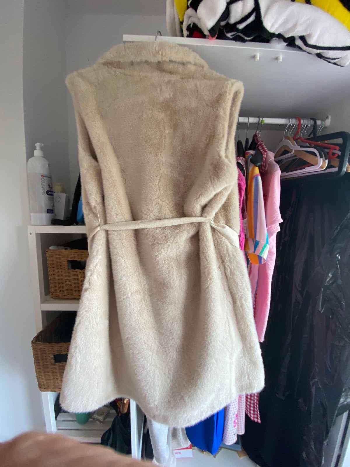 Lange dames gilet in imitatie bont., Kleding | Dames, Overige Dameskleding, Ophalen, Nieuw