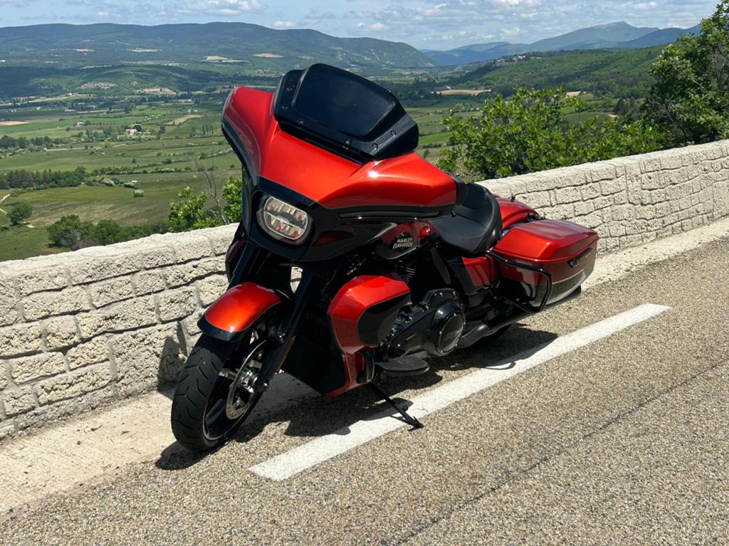 Street Glide Ultra 2025, 1923 cm³, Poignées chauffantes, 2 cylindres, Particulier