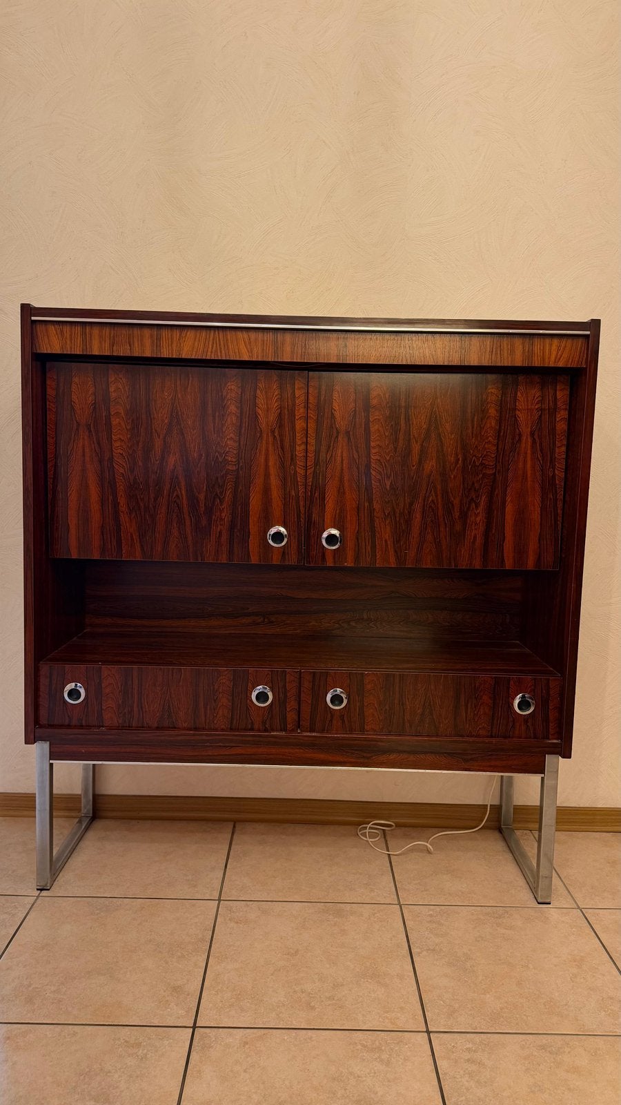 Vintage designkast met verlichting - 120 x 40 x 128 cm, Ophalen, Zo goed als nieuw