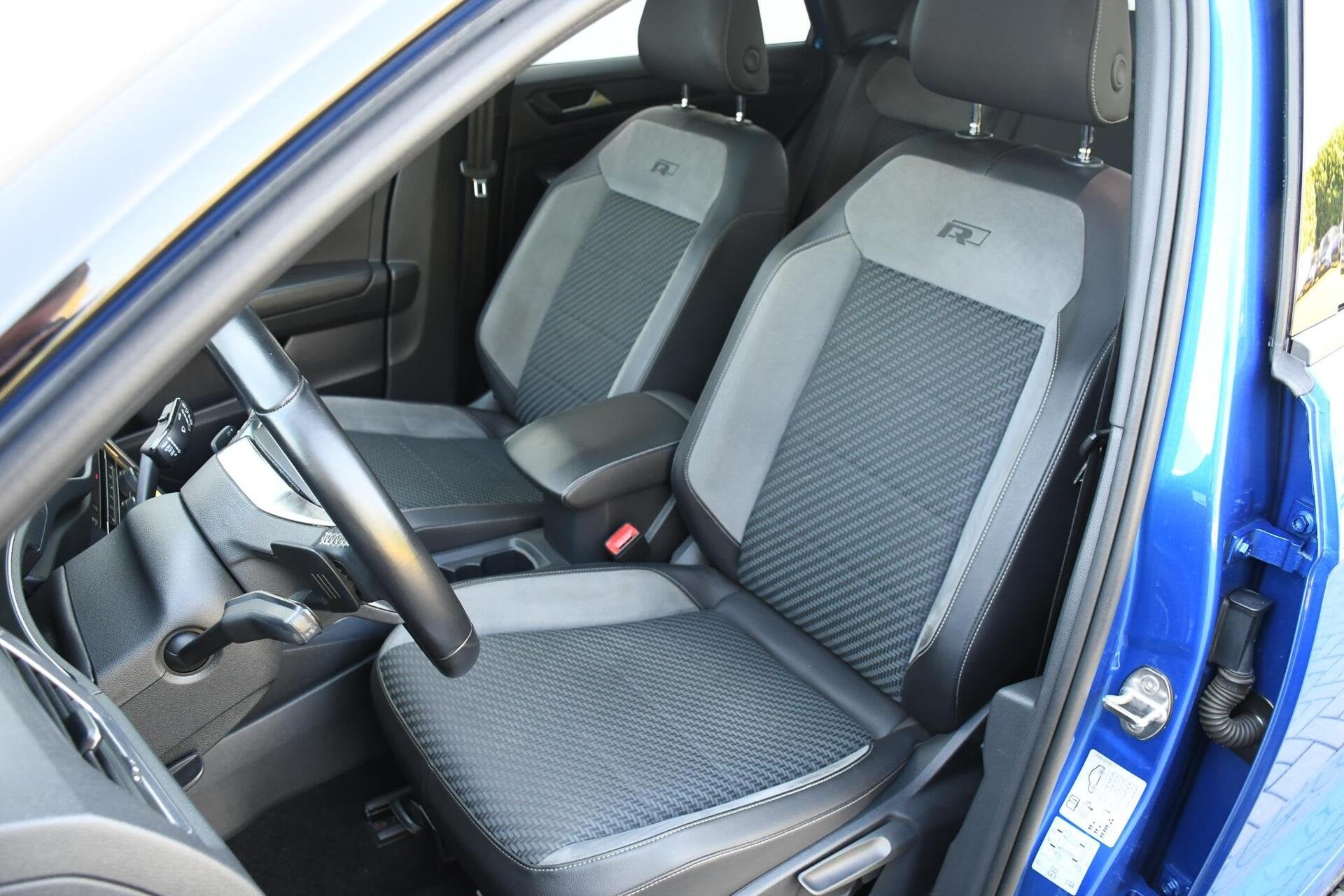 Volkswagen T-Roc 1.5 TSI Sport Business 3X R-line Pano Virtu, Auto's, Stof, 4 cilinders, Blauw, 127 g/km