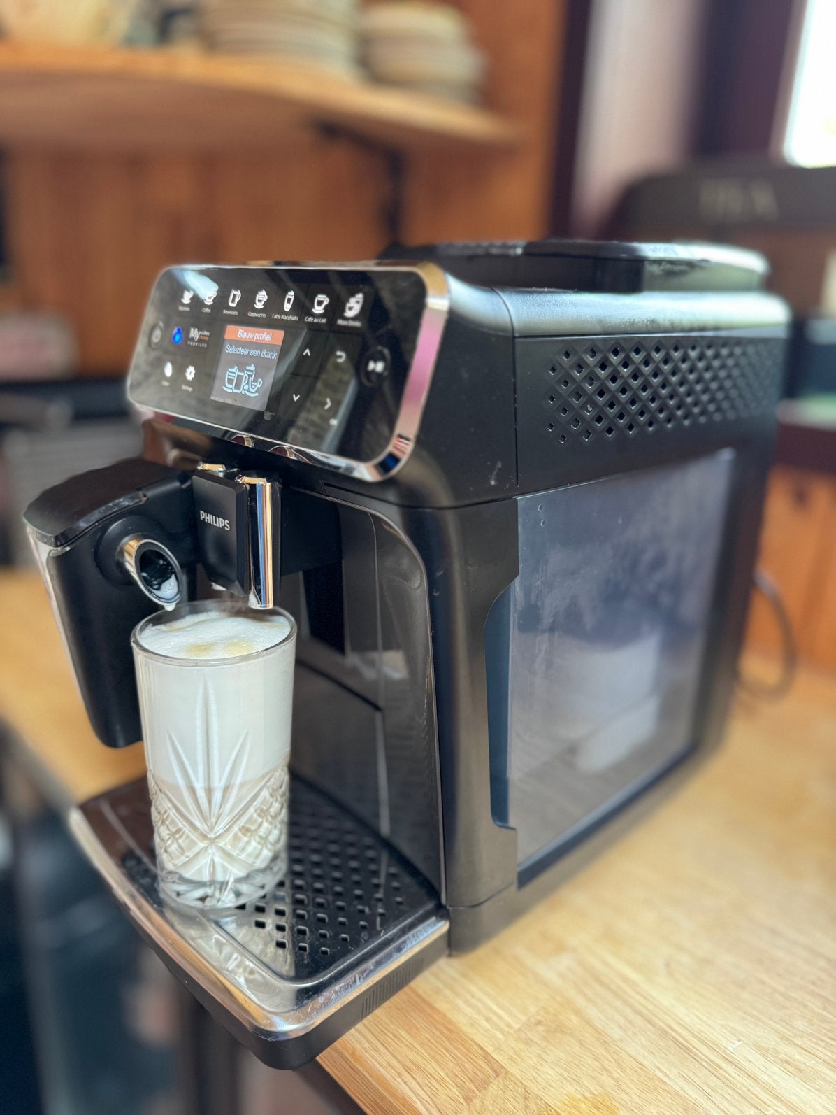 Philips koffiemachine met melkschuimer, Elektronische apparatuur, Koffiezetapparaten, Ophalen, Zo goed als nieuw, Koffiemachine