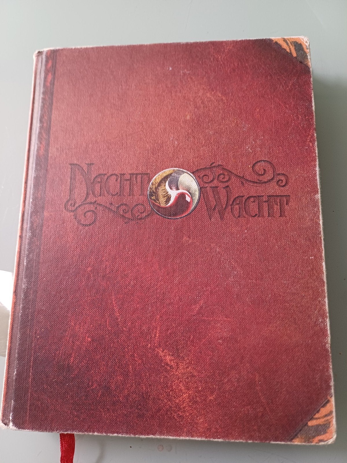 Nachtwacht Encyclopedie der wezens van de onderwereld, Boeken, Ophalen of Verzenden, Zo goed als nieuw