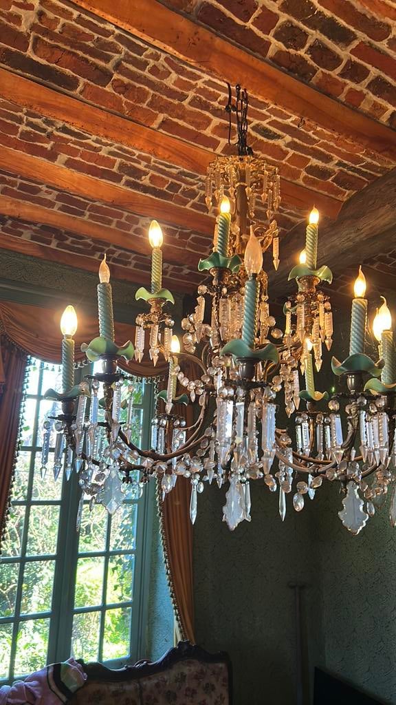 Tres grand lustre, Enlèvement