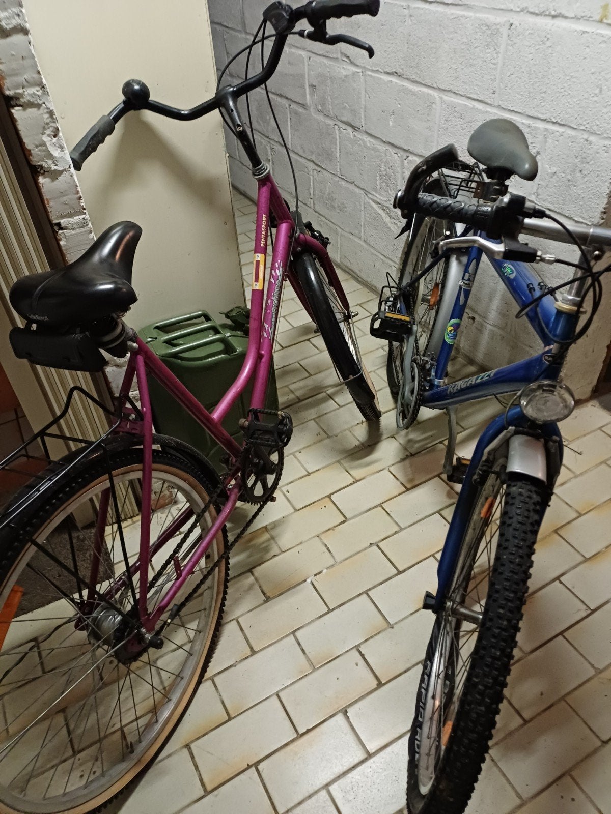 2 vélo bon pneus et Remorque, Tickets & Billets