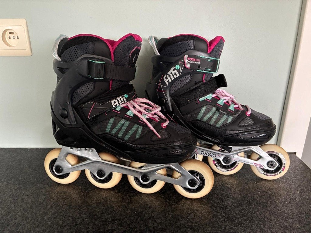 Dames inline skates maat 38, Sports & Fitness, Patins à roulettes alignées, Autres marques, Rollers 4 roues en ligne, Femmes, Enlèvement
