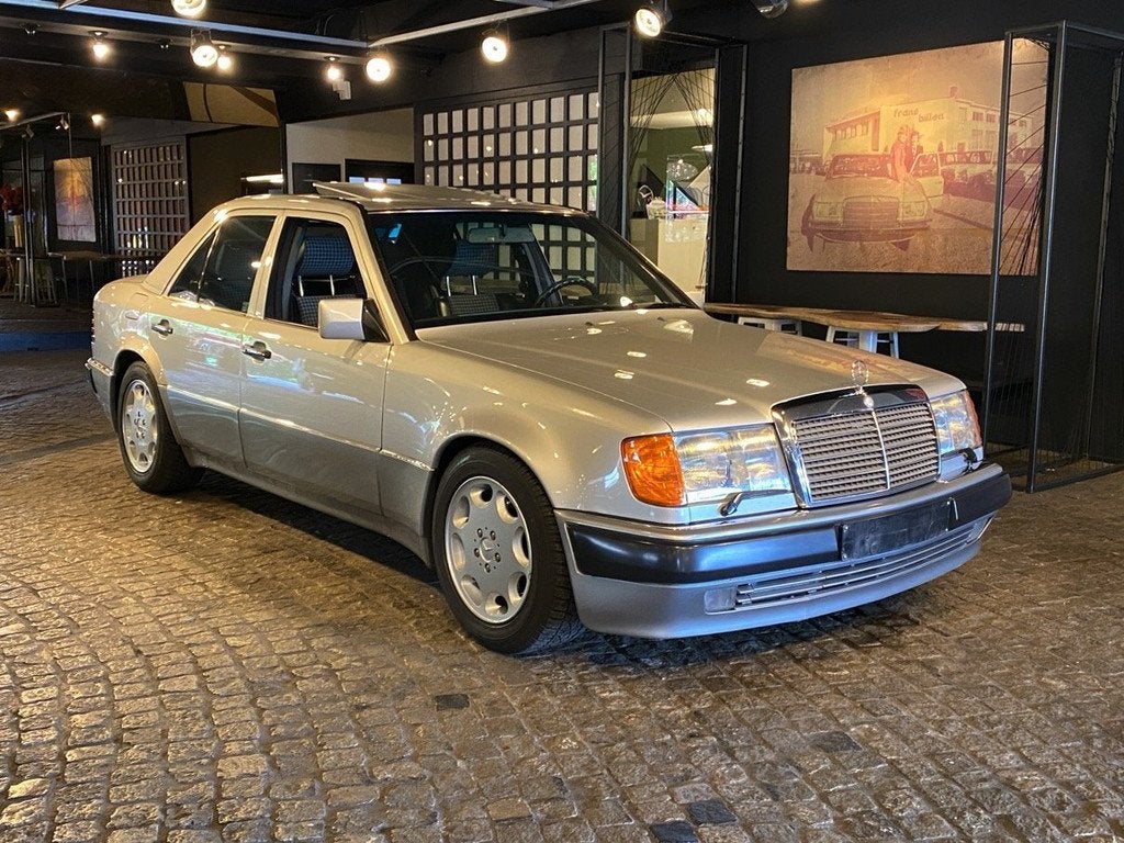 Mercedes-Benz E-Klasse E500 500E W124 (bj 1992, automaat), Auto's, Oldtimers, Bedrijf, Te koop, Metaalkleur, Mercedes-Benz, Benzine