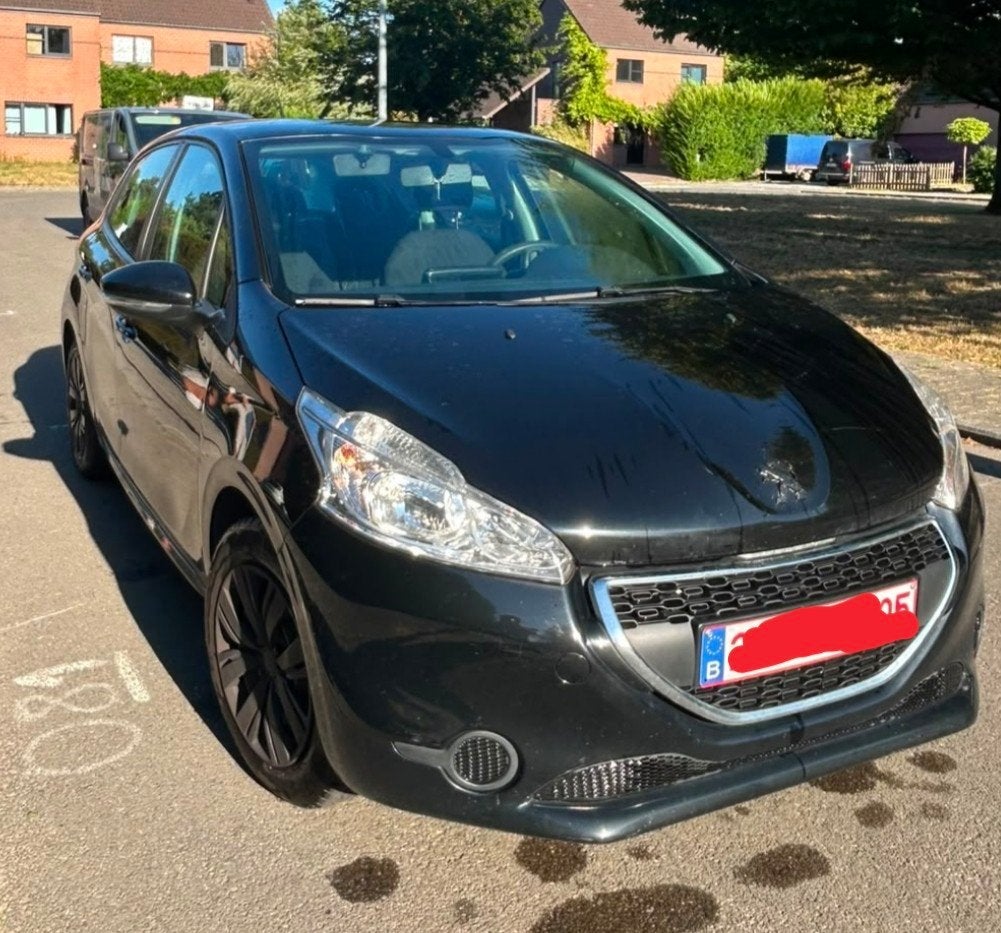 Peugeot 208 5 portes 1.2i VTi 82cv, Autos, Euro 5, Achat, Boîte manuelle, Noir