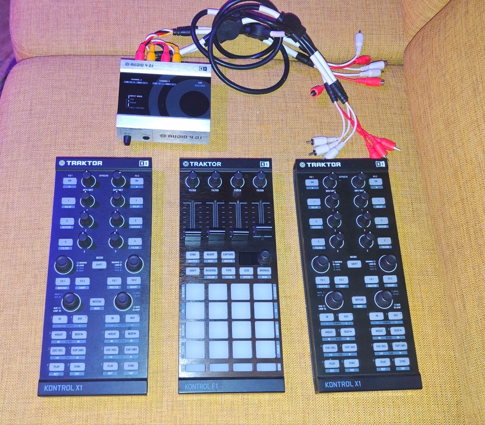 tractor kontrol 2x X1, F1 en geluidskaart audio 4DJ, Muziek en Instrumenten, Ophalen, Gebruikt