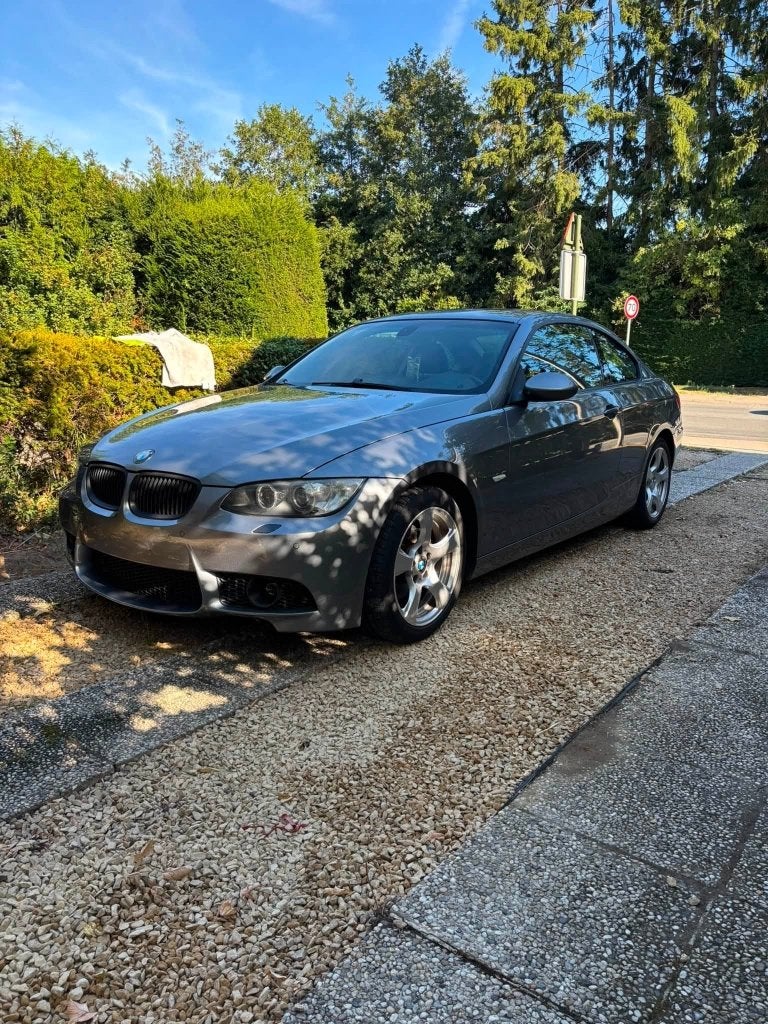 BMW serie 320d coupé avant M - CT ok & Prēte a immatriculer, Autos, BMW, Cuir, Boîte manuelle, Autres couleurs, Noir