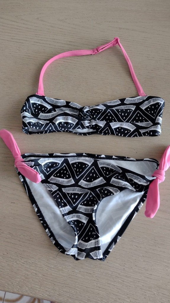 bikini zwart - wit maat 134 - 140, Kinderen en Baby's, Kinderkleding | Maat 134, Ophalen of Verzenden, Zo goed als nieuw, Meisje