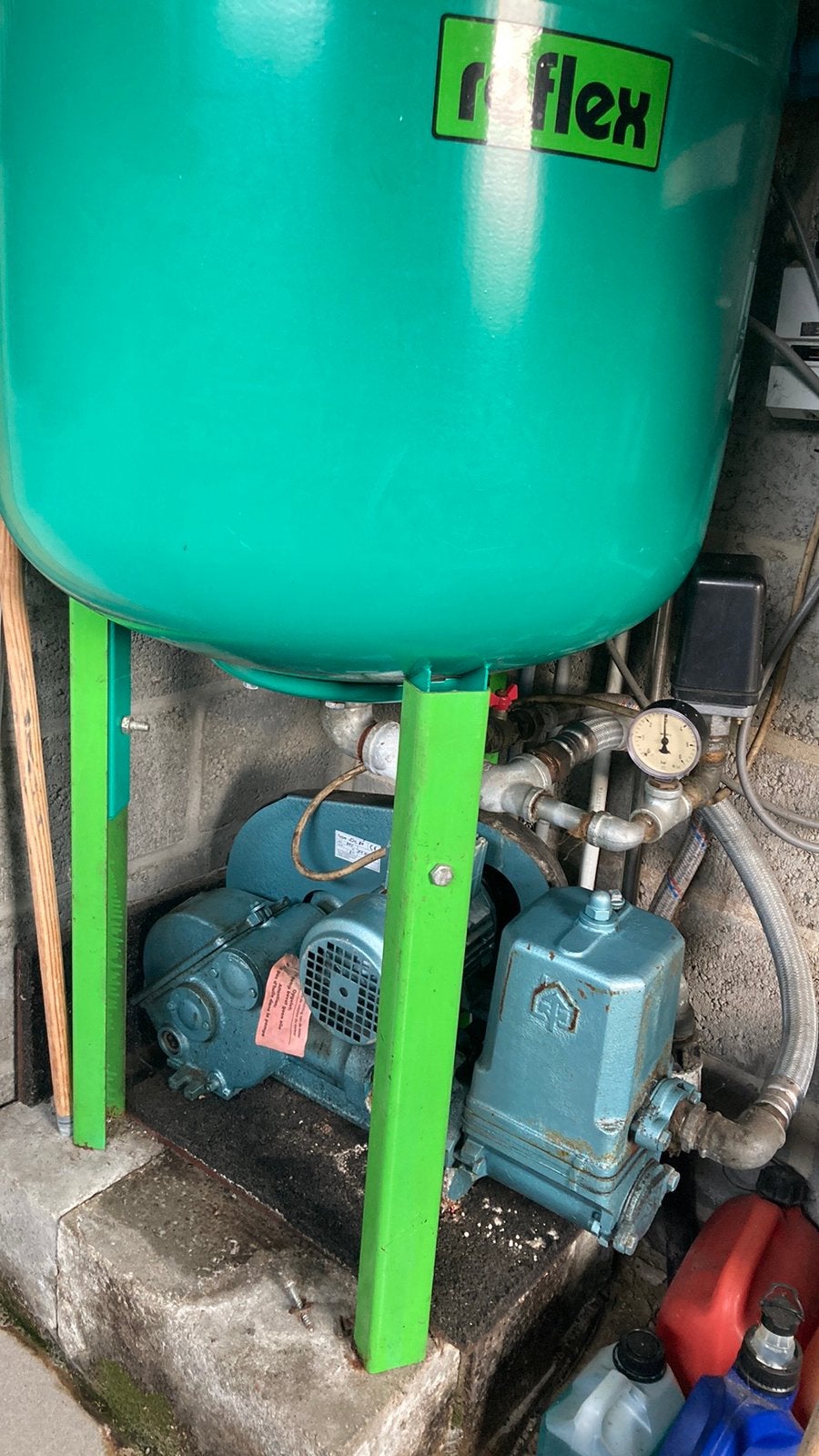 Hydrofoorinstallatie met Reflex 300 L drukvat,400 V ,Werkend, Enlèvement, Utilisé, Pompe d'appoint