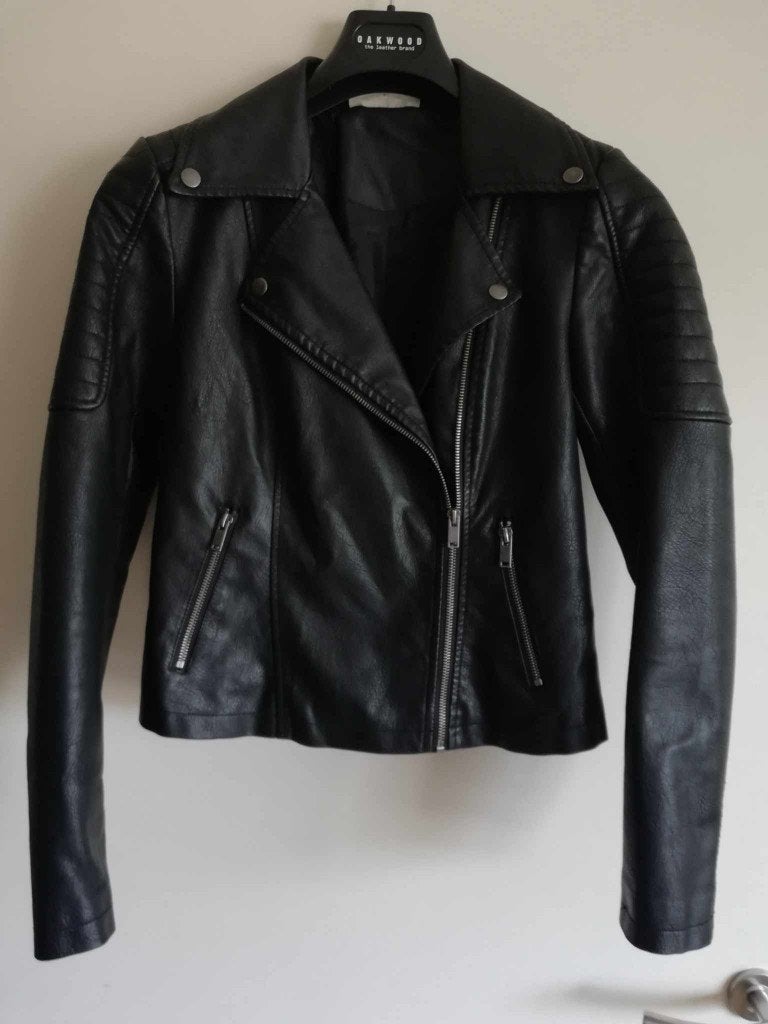Gilet noir, look cuir élégant, taille S, à prix réduit, Enlèvement ou Envoi, Neuf, Taille 36 (S), Noir