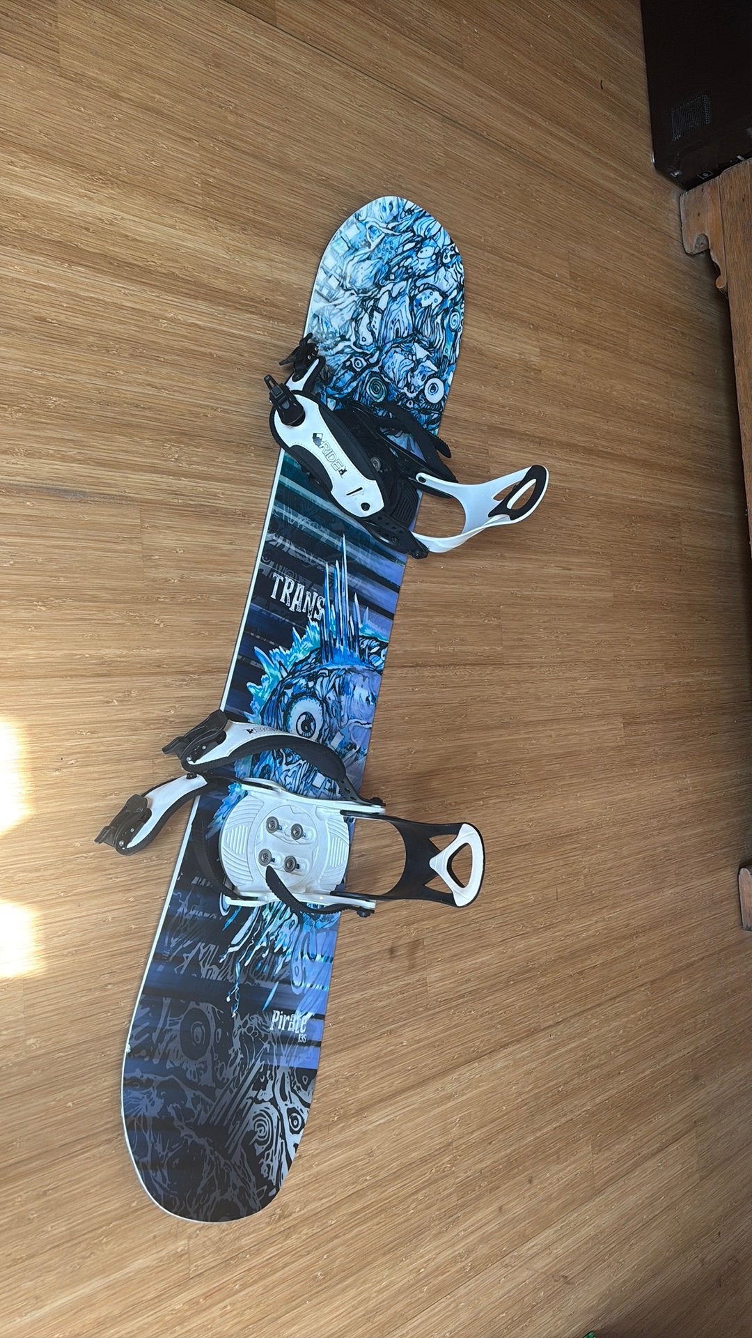 TRANS Pirate 135 Junior Snowboard + Bindingen – goede staat, Ophalen, Zo goed als nieuw, Board