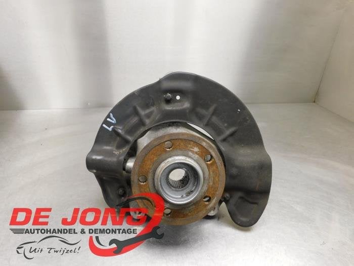 Fusee links-voor van een Mercedes CLA, Gebruikt, -, Ophalen of Verzenden, -