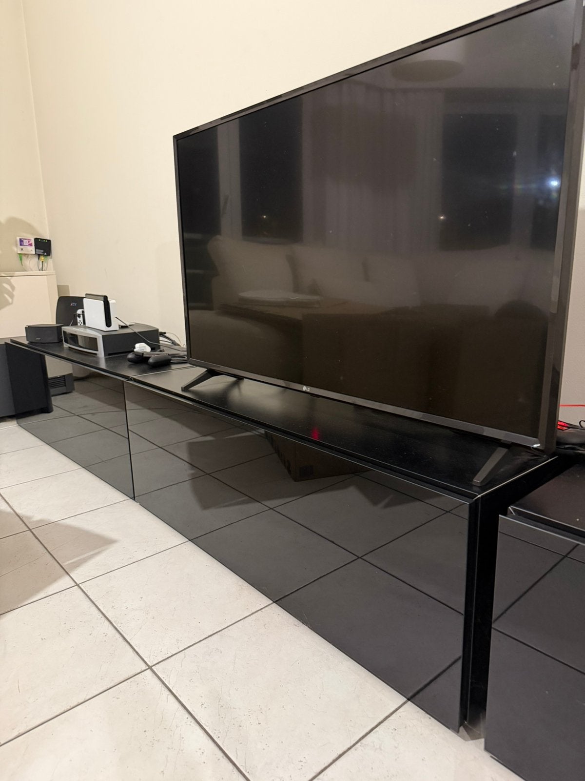 Zwarten houten tv kasten met glazen afwerking, Huis en Inrichting, Ophalen, Gebruikt, Overige houtsoorten, 50 tot 100 cm