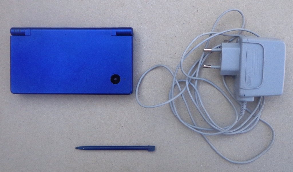 DSi Blauw + originele oplader, Consoles de jeu & Jeux vidéo, Consoles de jeu | Nintendo DS, Comme neuf, Dsi, Bleu, Enlèvement ou Envoi