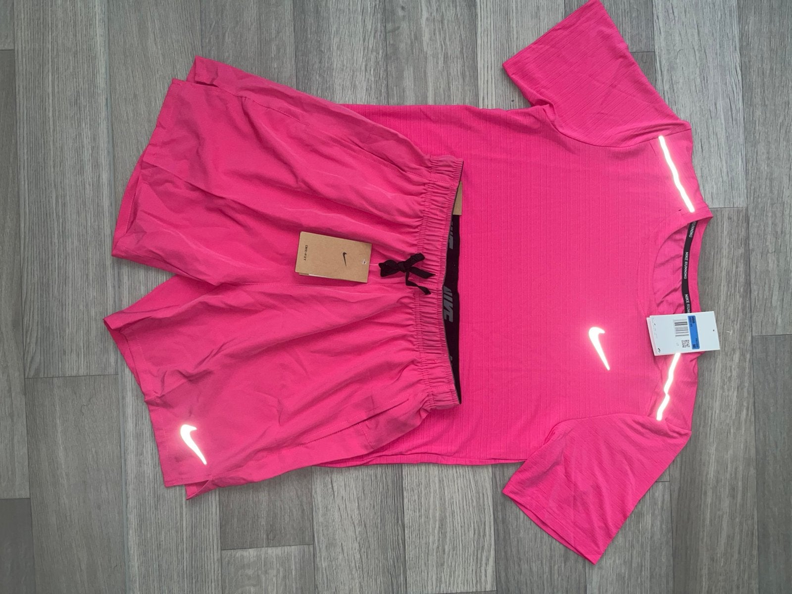 T-shirt Nike neuf, Vêtements | Hommes, Enlèvement ou Envoi, Comme neuf, Taille 48/50 (M), Rose