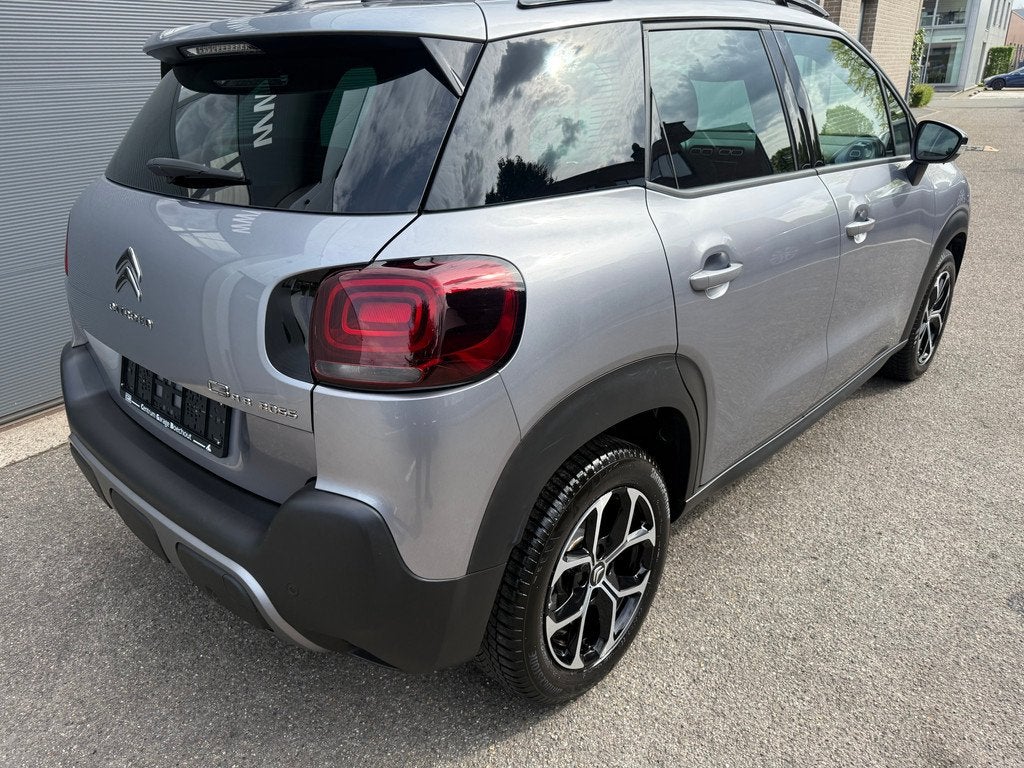 Citroën C3 Aircross 1.2 SHINE 110pk MAN Weinig kilometers, Autos, Citroën, Argent ou Gris, Achat, Euro 6, Noir
