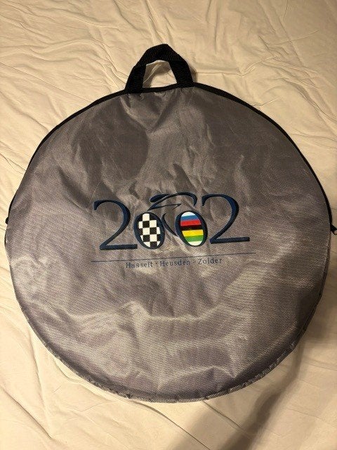 GEZOCHT: Officiële wieltas WK 2002 Zolder, Fietsen en Brommers, Overige Fietsen en Brommers, Ophalen of Verzenden, Zo goed als nieuw