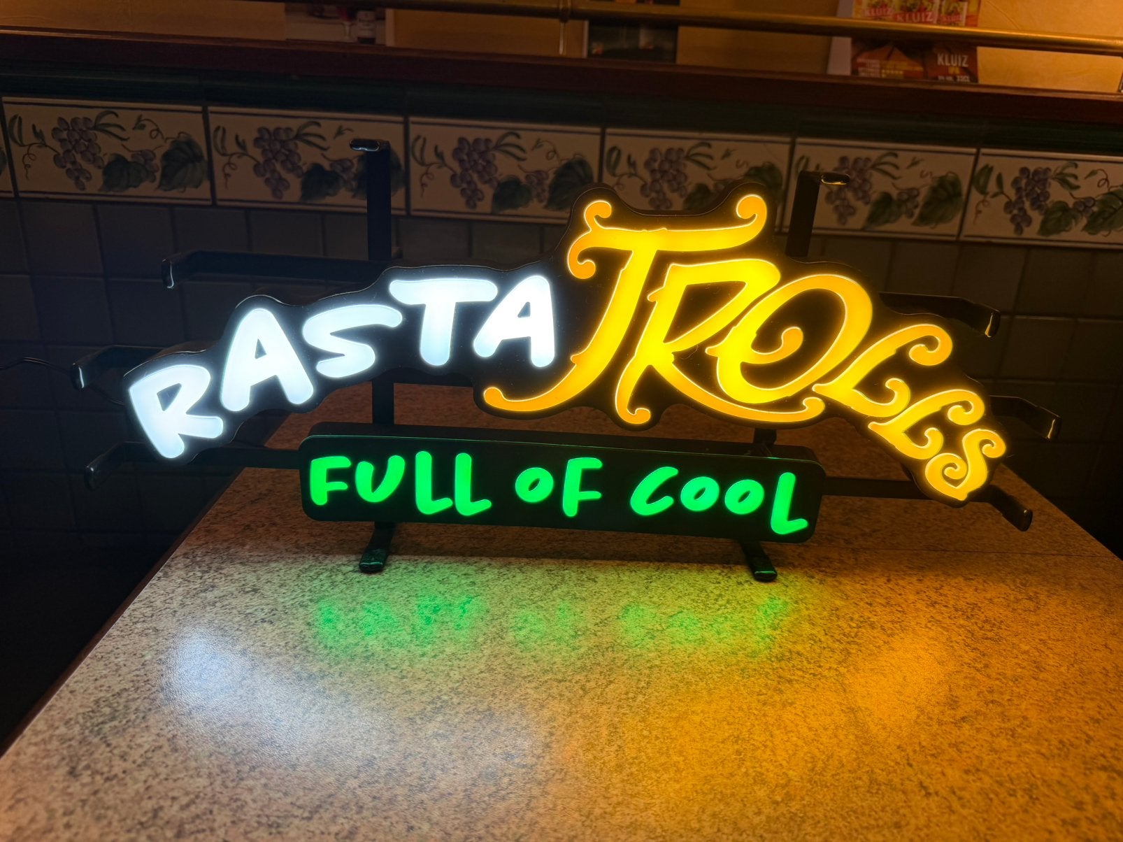 ENSEIGNE LUMINEUSE Rasta TROLLS, Enlèvement, Comme neuf