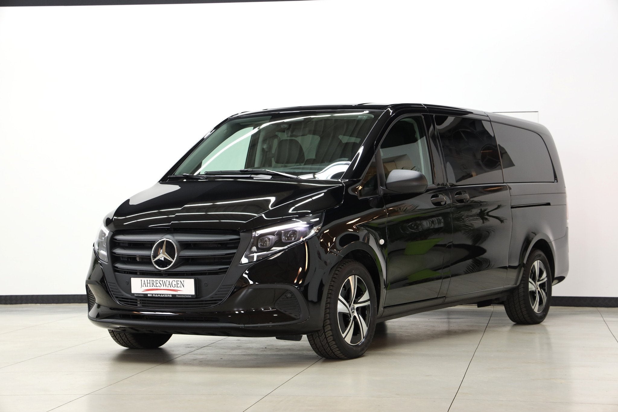 Mercedes-Benz Vito 114 CDI L3 Tourer 9-zit AUTOMAAT Multibea, Auto's, Mercedes-Benz, Gebruikt, Zwart, 4 cilinders, Zwart