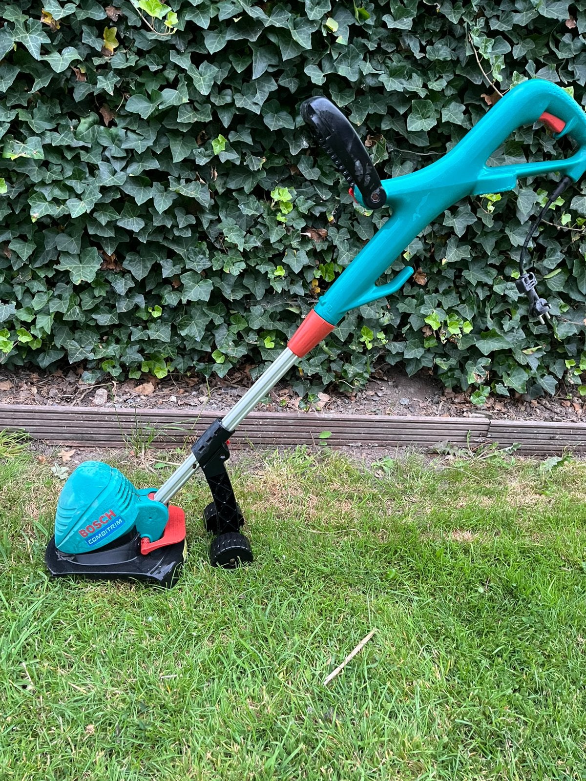 Electrische grastrimmer ( merk Bosch), Tuin en Terras, Grastrimmers, Ophalen, Gebruikt