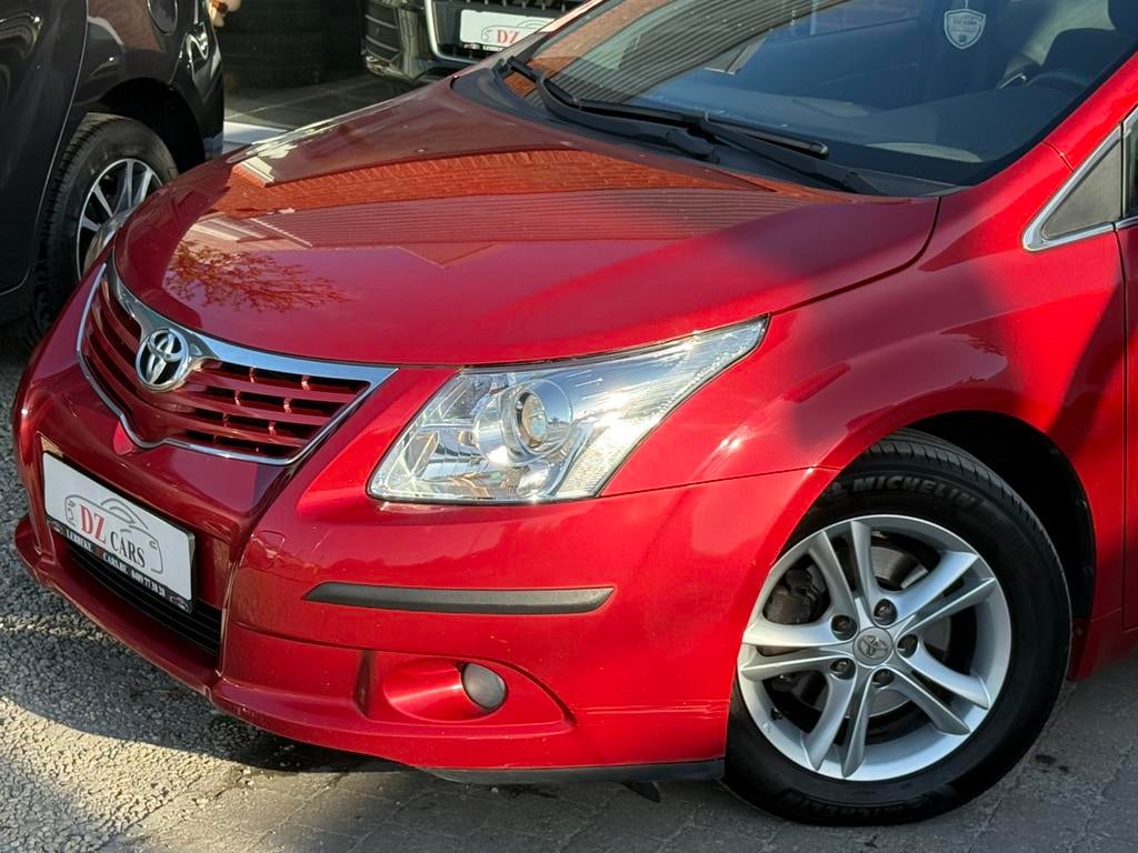 TOYOTA AVENSIS 2.0D 124CV |NAVI | CAMÉRA | BLUETOOTH | USB, Rouge, Euro 5, Avensis, 93 kW