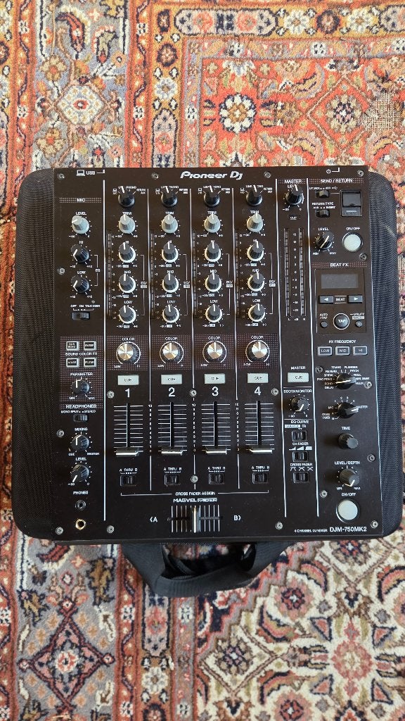 Pioneer DJM 750 MK2, Ophalen, Zo goed als nieuw, Minder dan 5 kanalen, Microfooningang