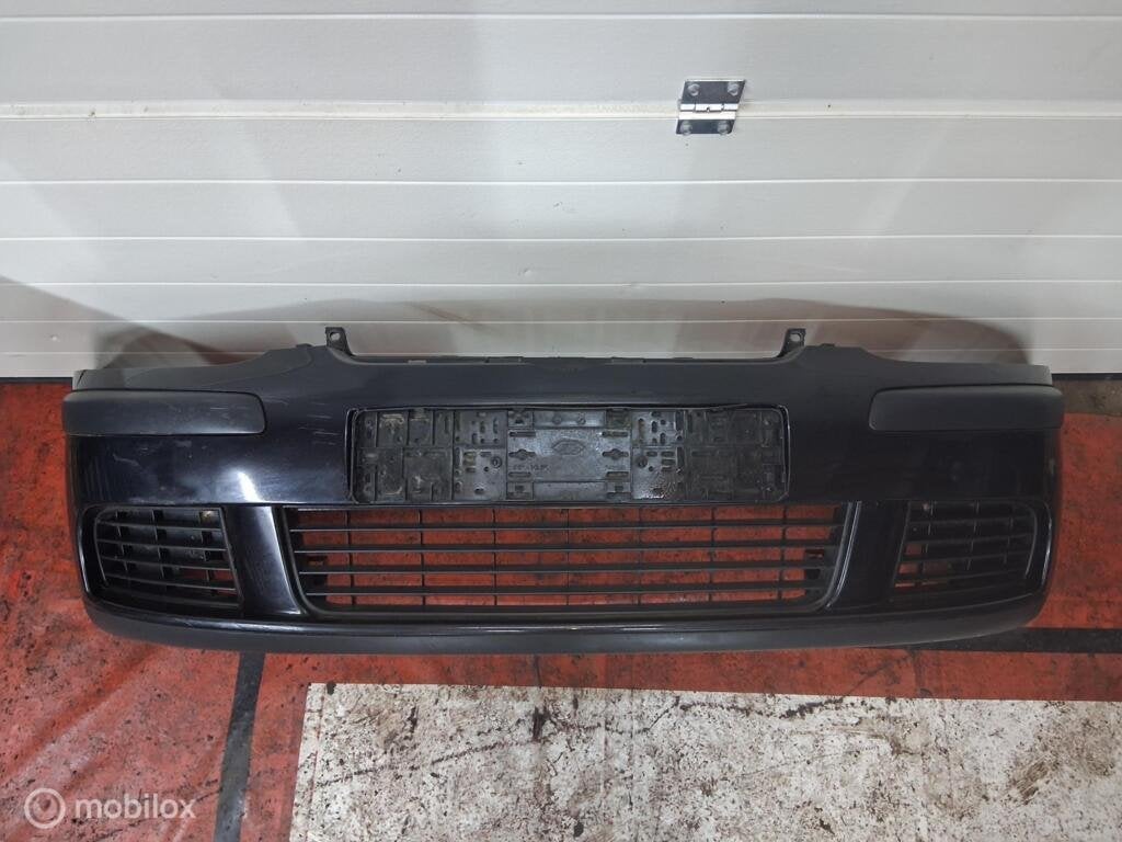 Voorbumper Vw Golf V 1.6 ('03-'08) 1K0807221F, Auto-onderdelen, Carrosserie, Bumper, Volkswagen, Voor, Gebruikt, Ophalen of Verzenden