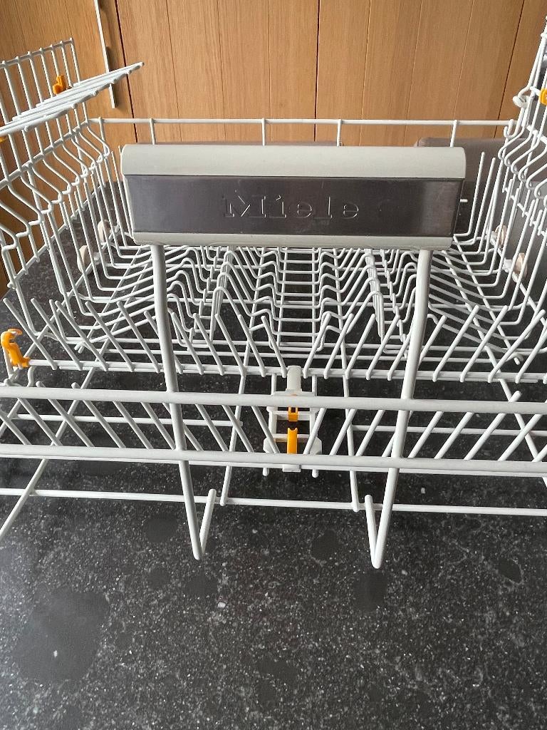 Panier supérieur et inférieur du lave-vaisselle Miele, Electroménager, Lave-vaisselle, Enlèvement, Comme neuf