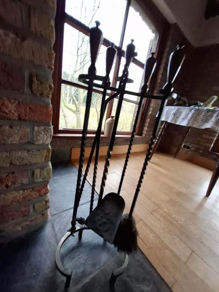 Gietijzeren set voor de haard, Ophalen