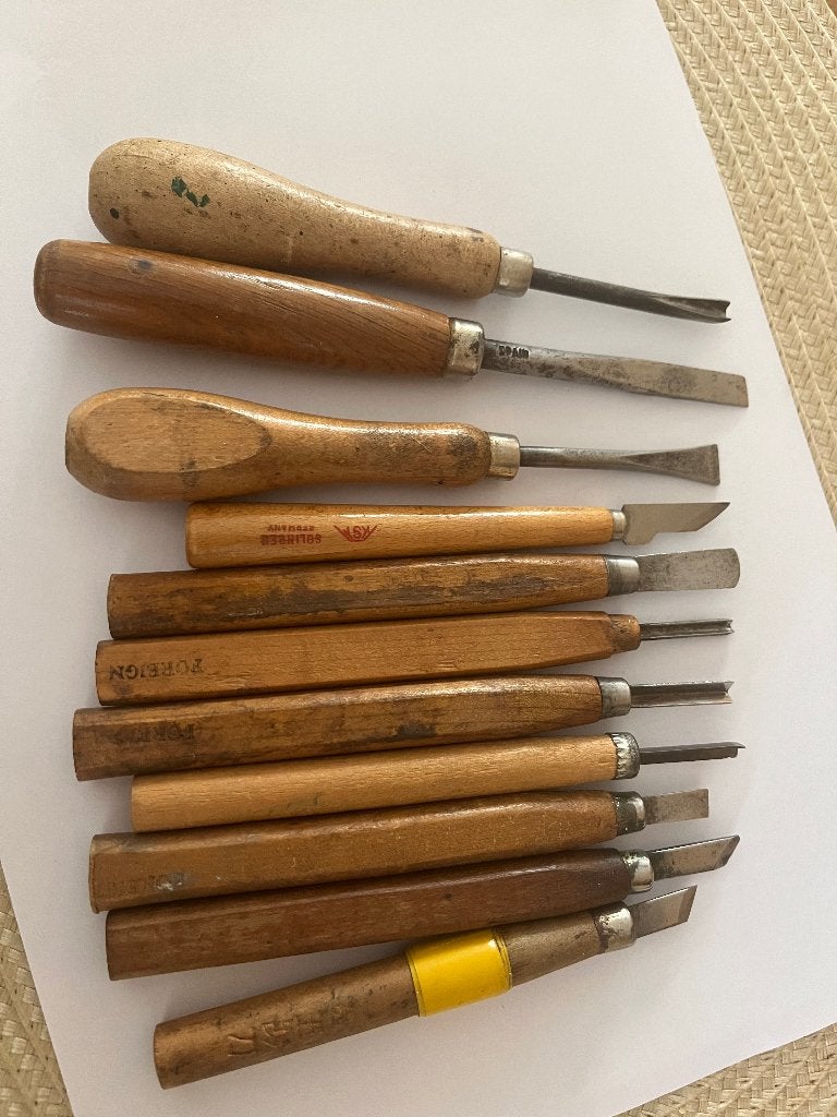 vintage set van 12 houtsnijgutsen en beitels, Geschikt voor snijden, Gebruikt, Verzenden, Overige thema's