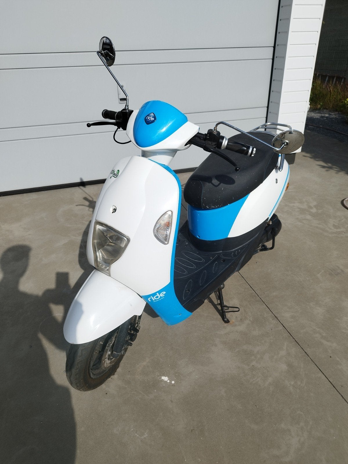 Electrische scooter ride, Enlèvement