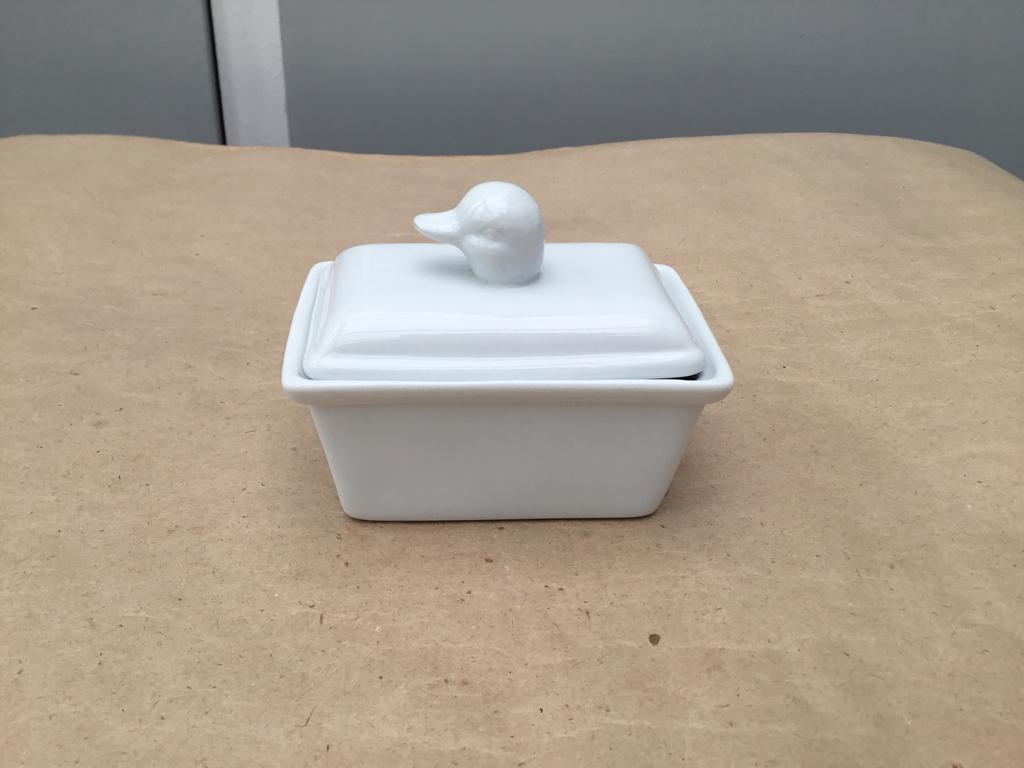 Kleine terrine in porselein eend, Ophalen of Verzenden, Zo goed als nieuw, Porselein, Schaal of Schalen