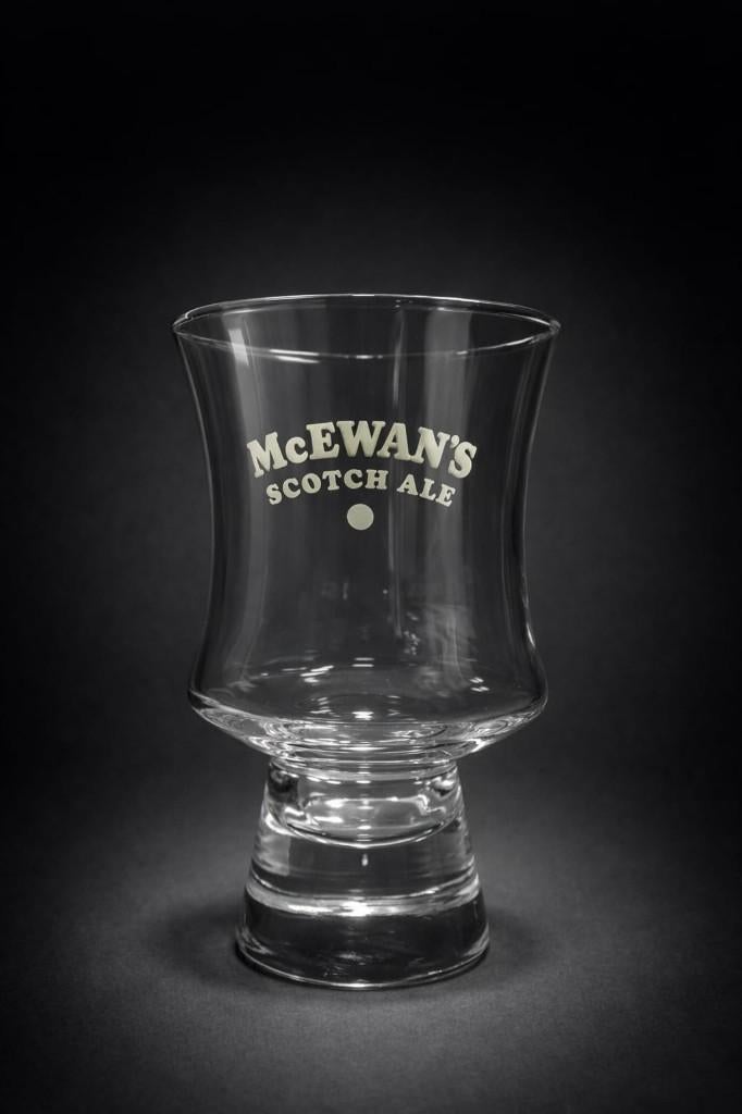 Verre à bière vintage de la marque McEwan's Scotch Ale., Collections, Verres & Petits Verres, Neuf, Verre à bière, Enlèvement ou Envoi