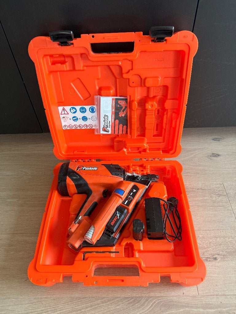 Paslode IM90XI met 4 jaar garantie, Doe-het-zelf en Bouw, Gereedschap | Handgereedschap, Ophalen, Zo goed als nieuw, Tacker/nietmachine